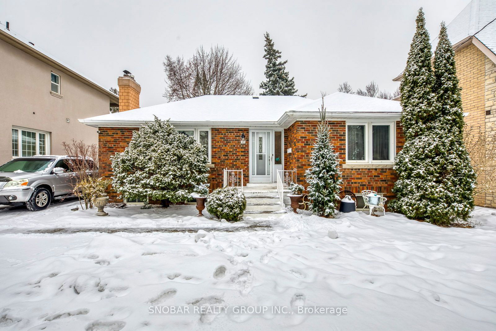 Detached House for sale at 47 Leggett Avenue, Toronto, Humber Heights, M9P 1X3 - MLS: W11963596