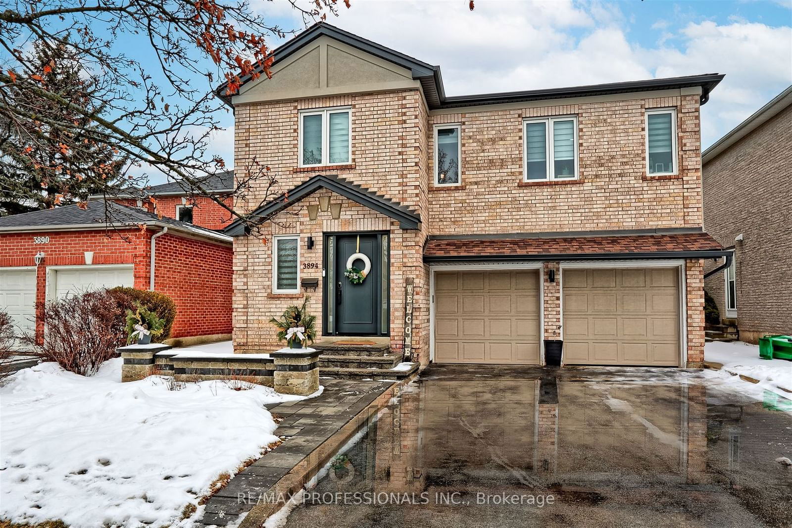 Detached House for sale at 3894 Renfrew Crescent, Mississauga, Erin Mills, L5L 4J9 - MLS: W11963695