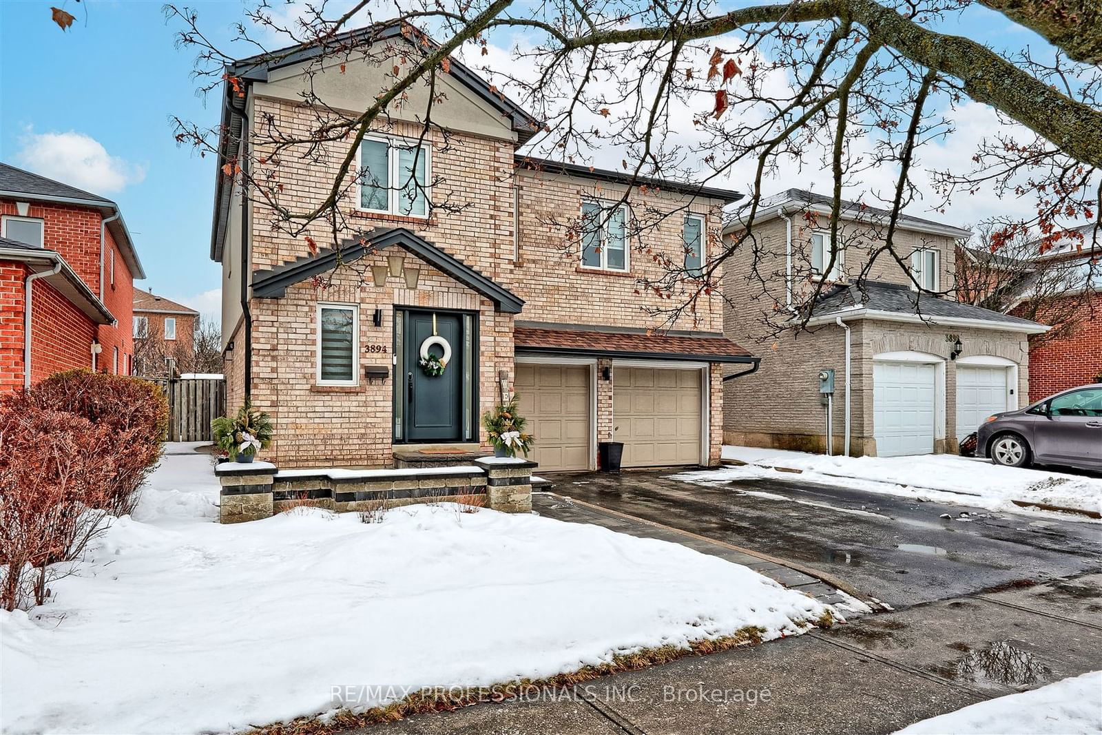 Detached House for sale at 3894 Renfrew Crescent, Mississauga, Erin Mills, L5L 4J9 - MLS: W11963695