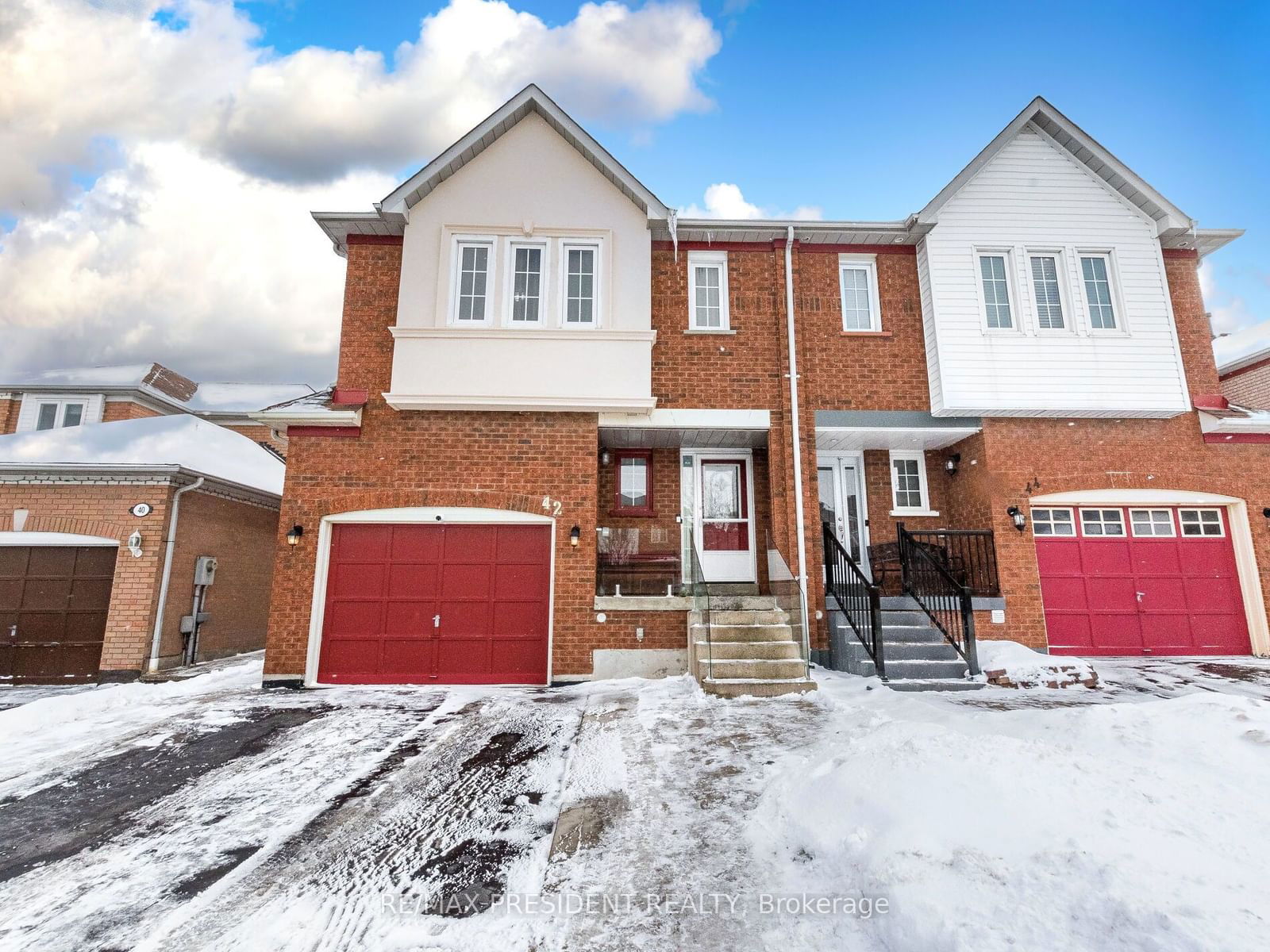 Semi-Detached House for sale at 42 Ural Circle, Brampton, Sandringham-Wellington, L6R 1H3 - MLS: W11963701