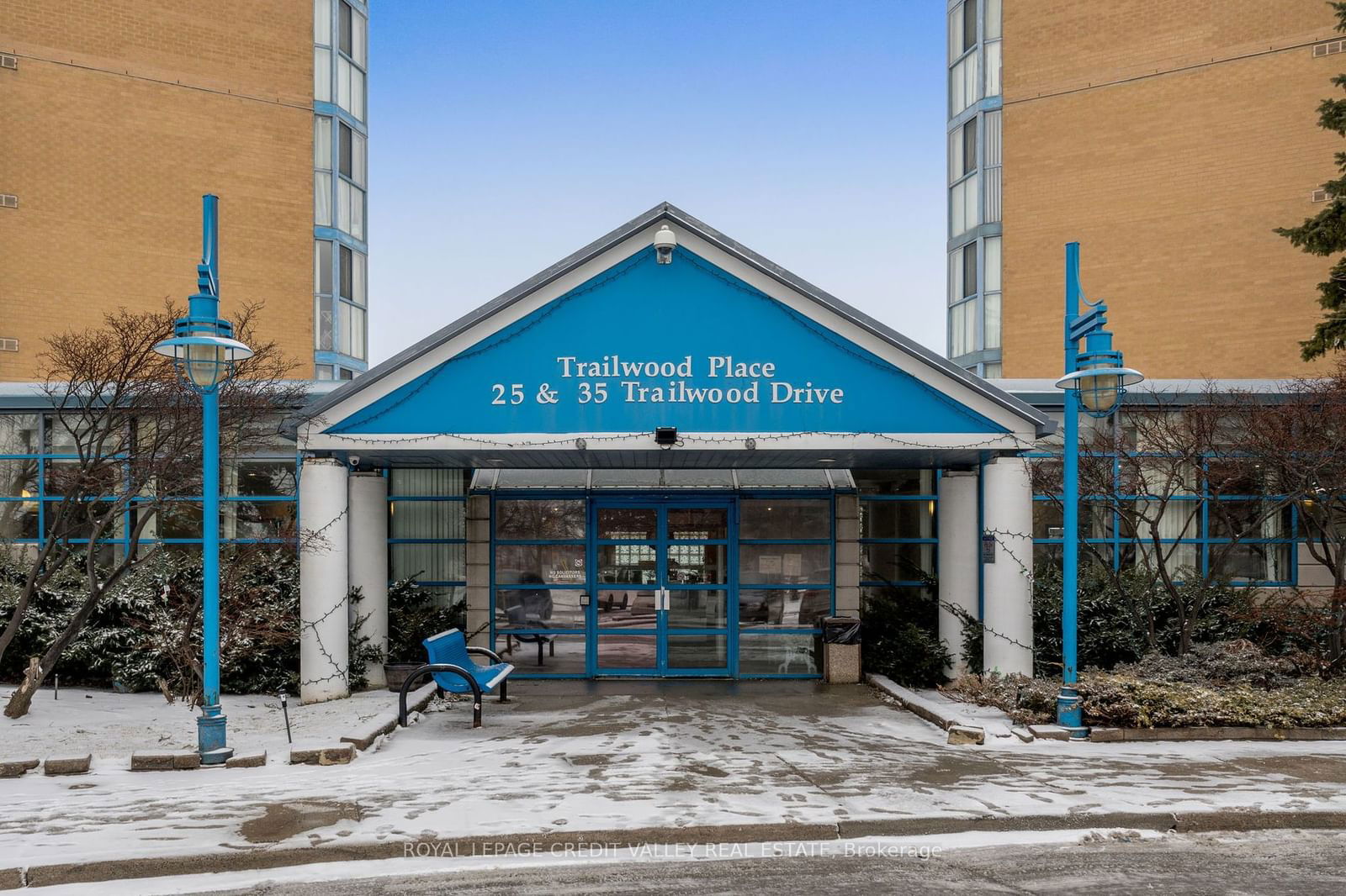 Condo for sale at 303-25 Trailwood Drive, Mississauga, Hurontario, L4Z 3K9 - MLS: W11963987