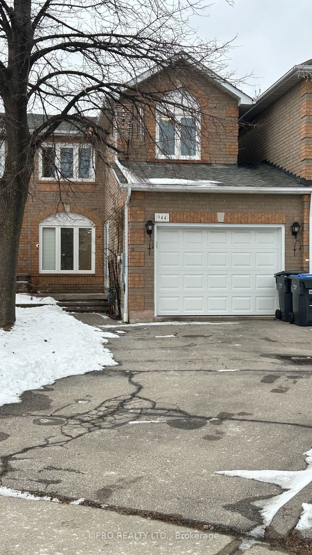 Semi-Detached House leased at 944 Cardington Street, Mississauga, East Credit, L5V 1Z8 - MLS: W11964100