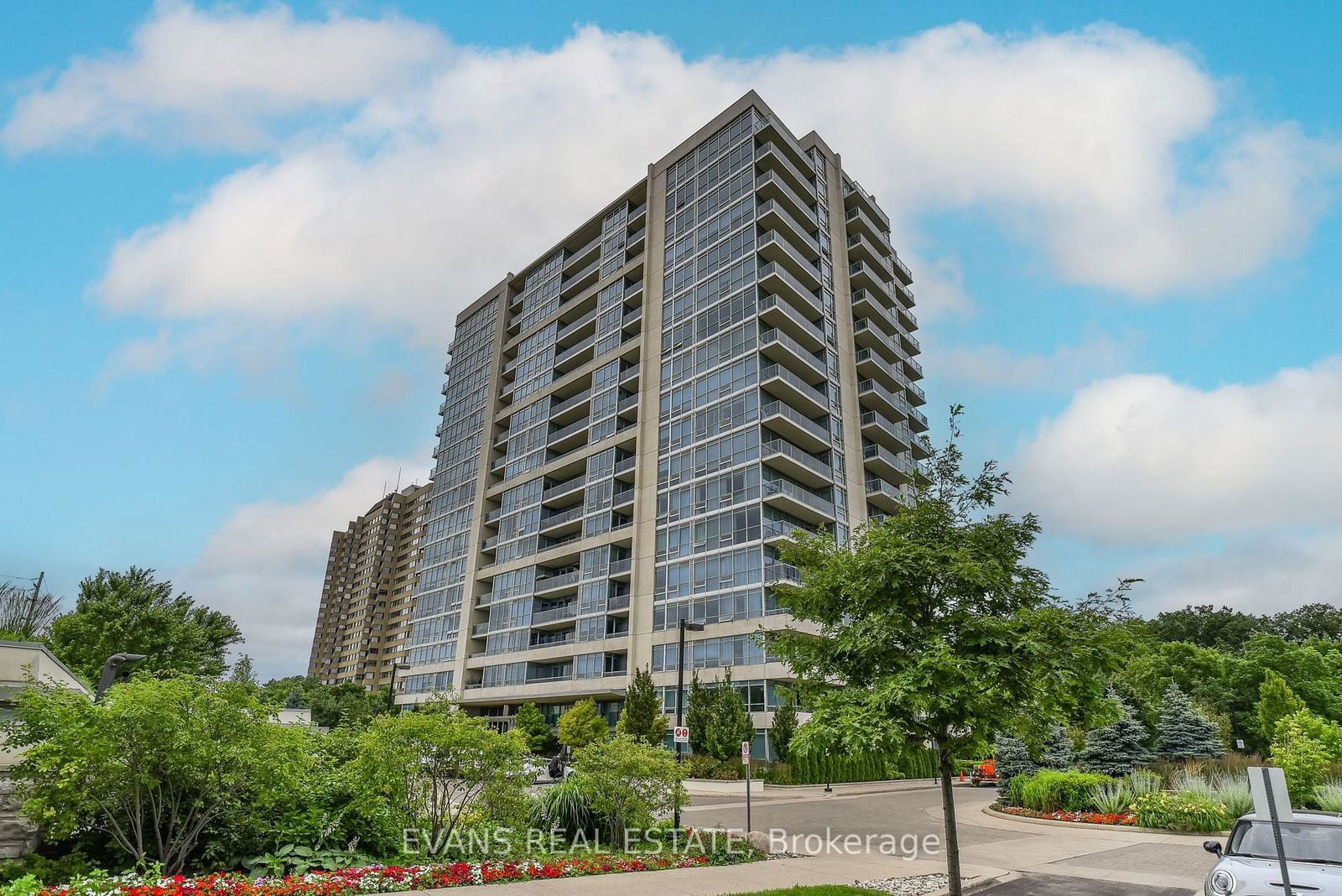 Condo for sale at 1403-1055 Southdown Road, Mississauga, Clarkson, L5J 0A3 - MLS: W11964435