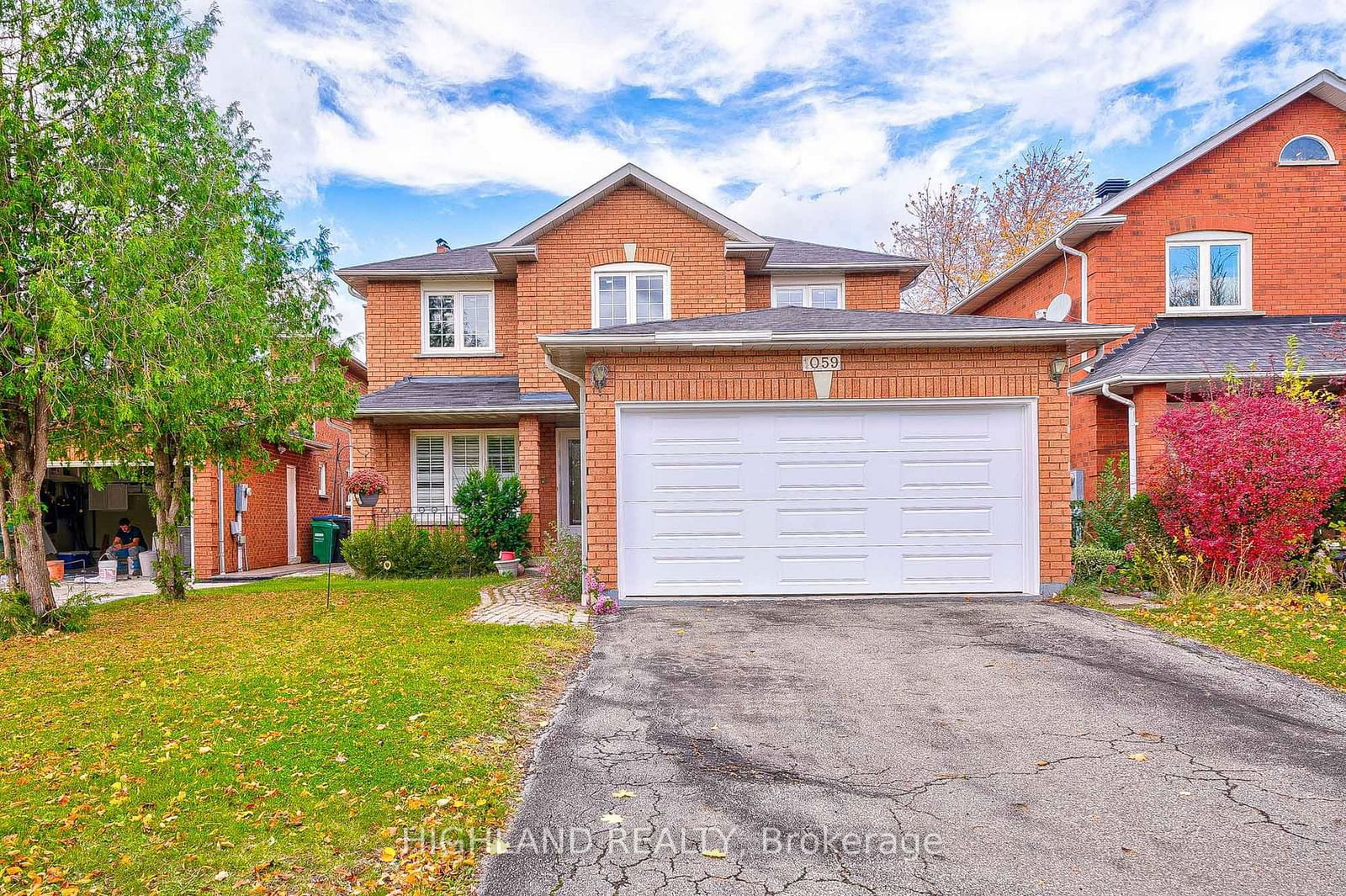 Detached House for lease at 1059 Springwater Crescent, Mississauga, East Credit, L5V 1G4 - MLS: W11964558