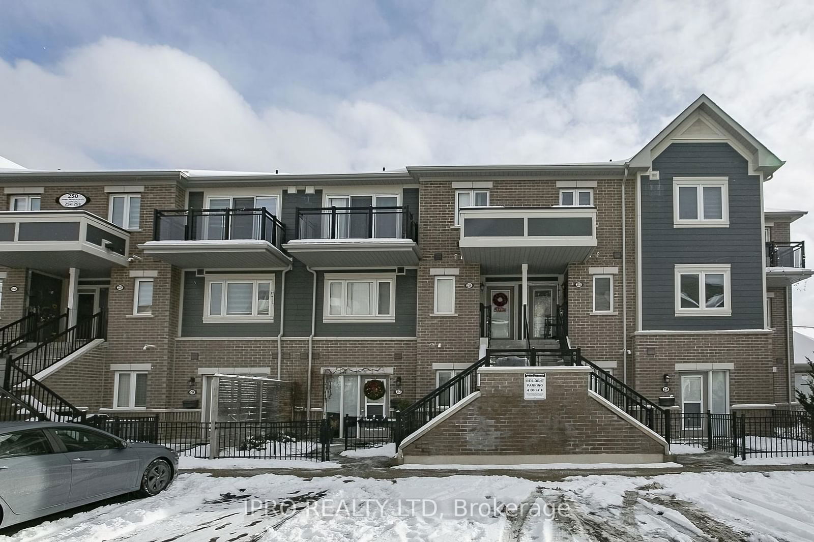 Townhouse for sale at 256-250 SUNNY MEADOW Boulevard, Brampton, Sandringham-Wellington, L6R 3Y6 - MLS: W11964596