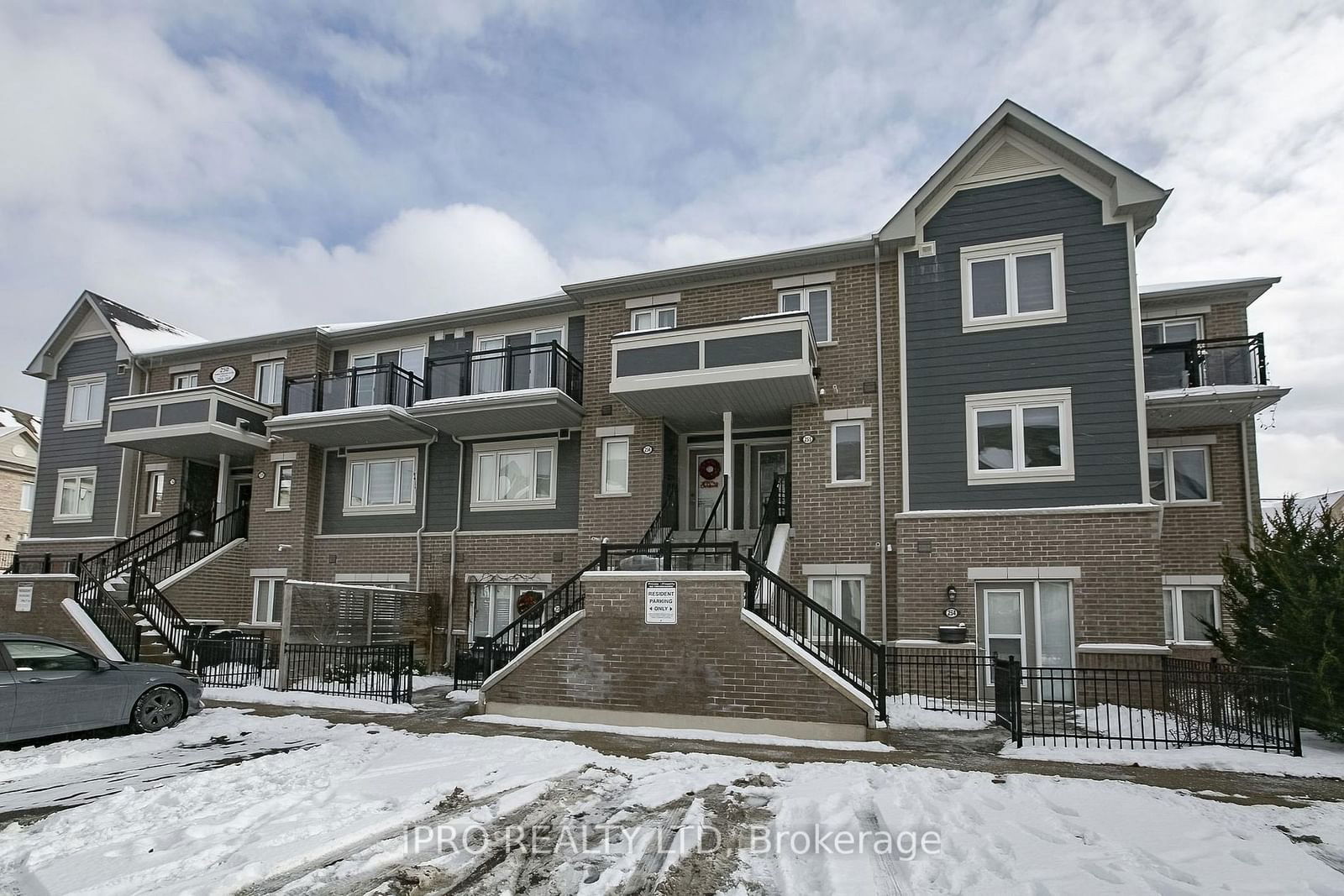 Townhouse for sale at 256-250 SUNNY MEADOW Boulevard, Brampton, Sandringham-Wellington, L6R 3Y6 - MLS: W11964596