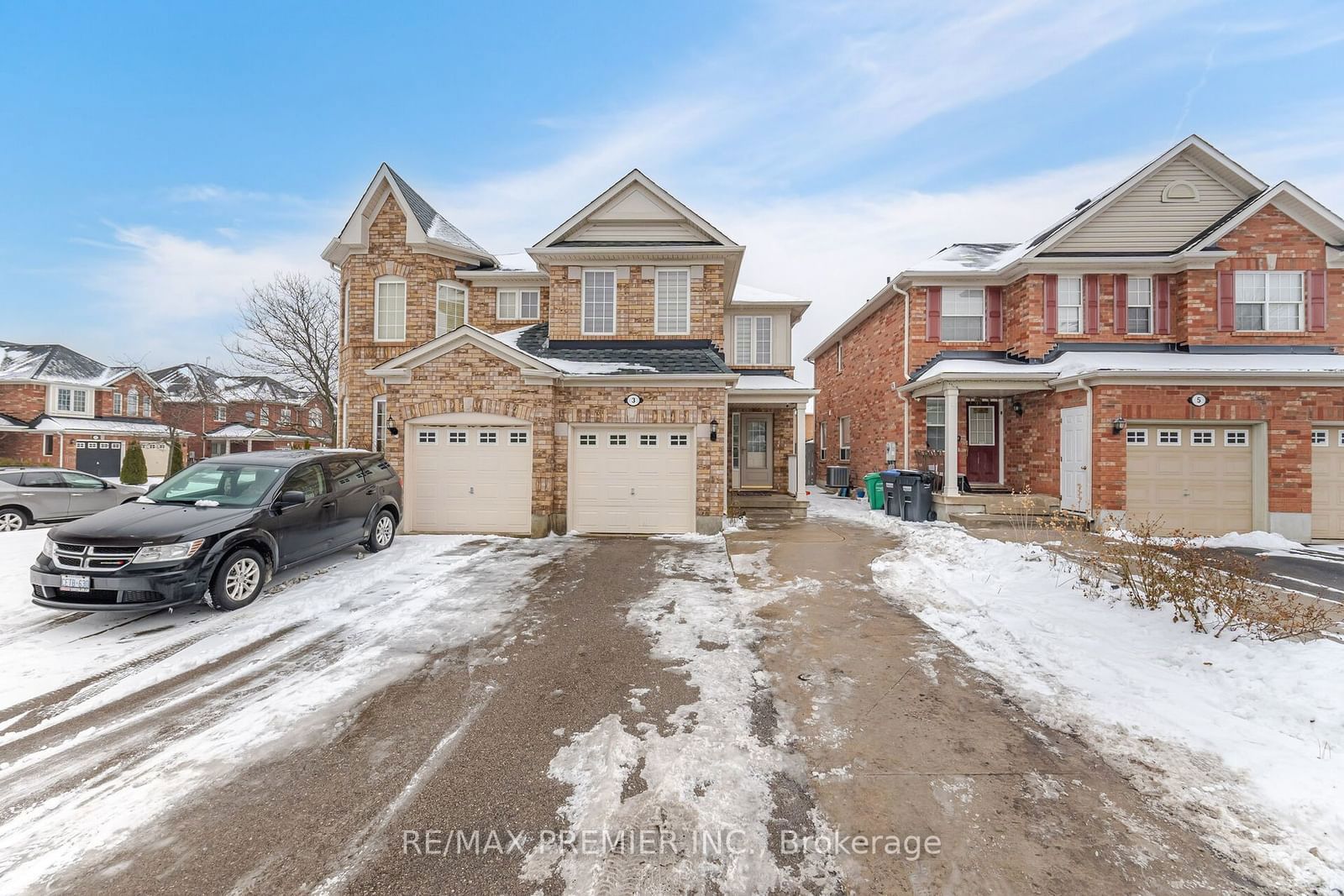 Semi-Detached House for sale at 3 Coachlight Crescent, Brampton, Vales of Castlemore, L6P 2Y6 - MLS: W11964788