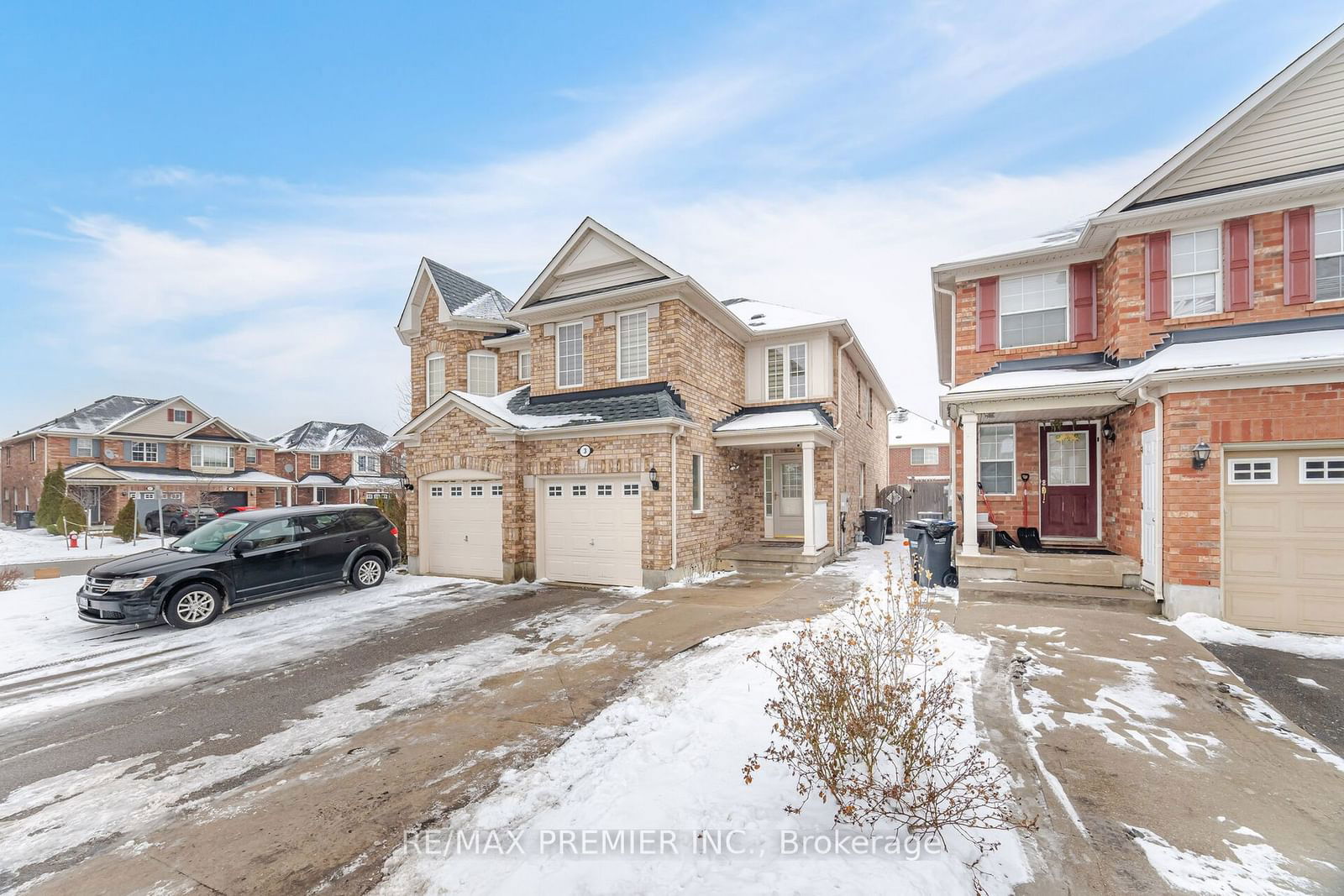 Semi-Detached House for sale at 3 Coachlight Crescent, Brampton, Vales of Castlemore, L6P 2Y6 - MLS: W11964788