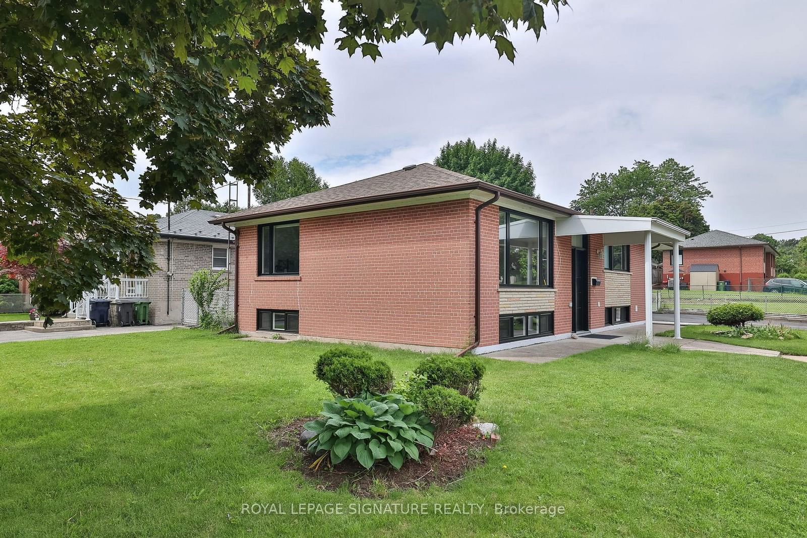 Detached House for sale at 89 Thistle Down Boulevard, Toronto, Thistletown-Beaumonde Heights, M9V 1J3 - MLS: W11964952