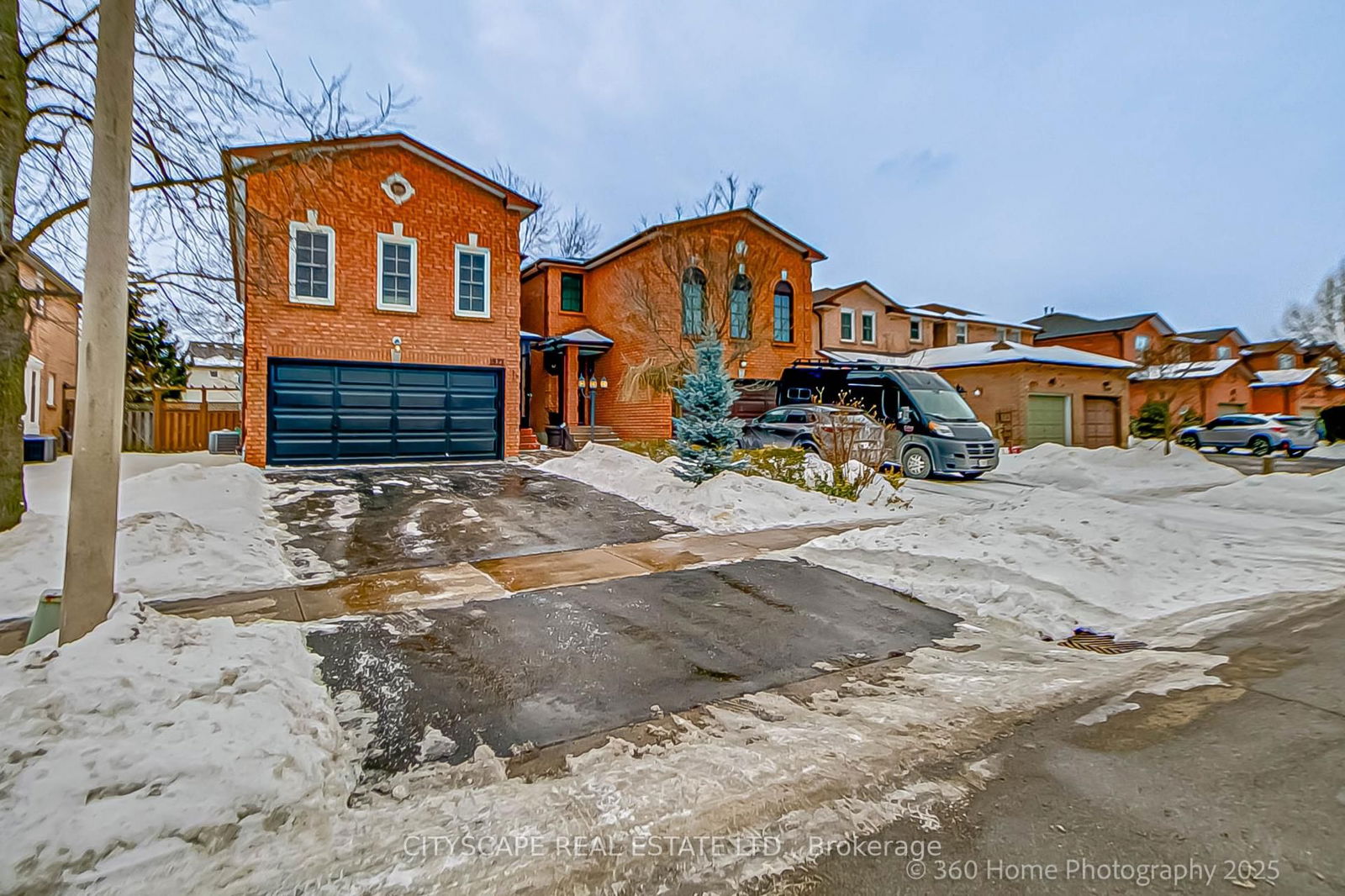 Detached House sold at 1977 Glenada Crescent, Oakville, Iroquois Ridge South, L6H 4M7 - MLS: W11965018