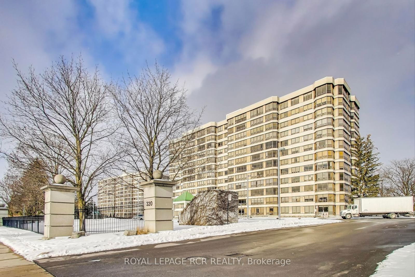 Condo for sale at 805-320 Mill Street, Brampton, Brampton South, L6Y 3V2 - MLS: W11965085