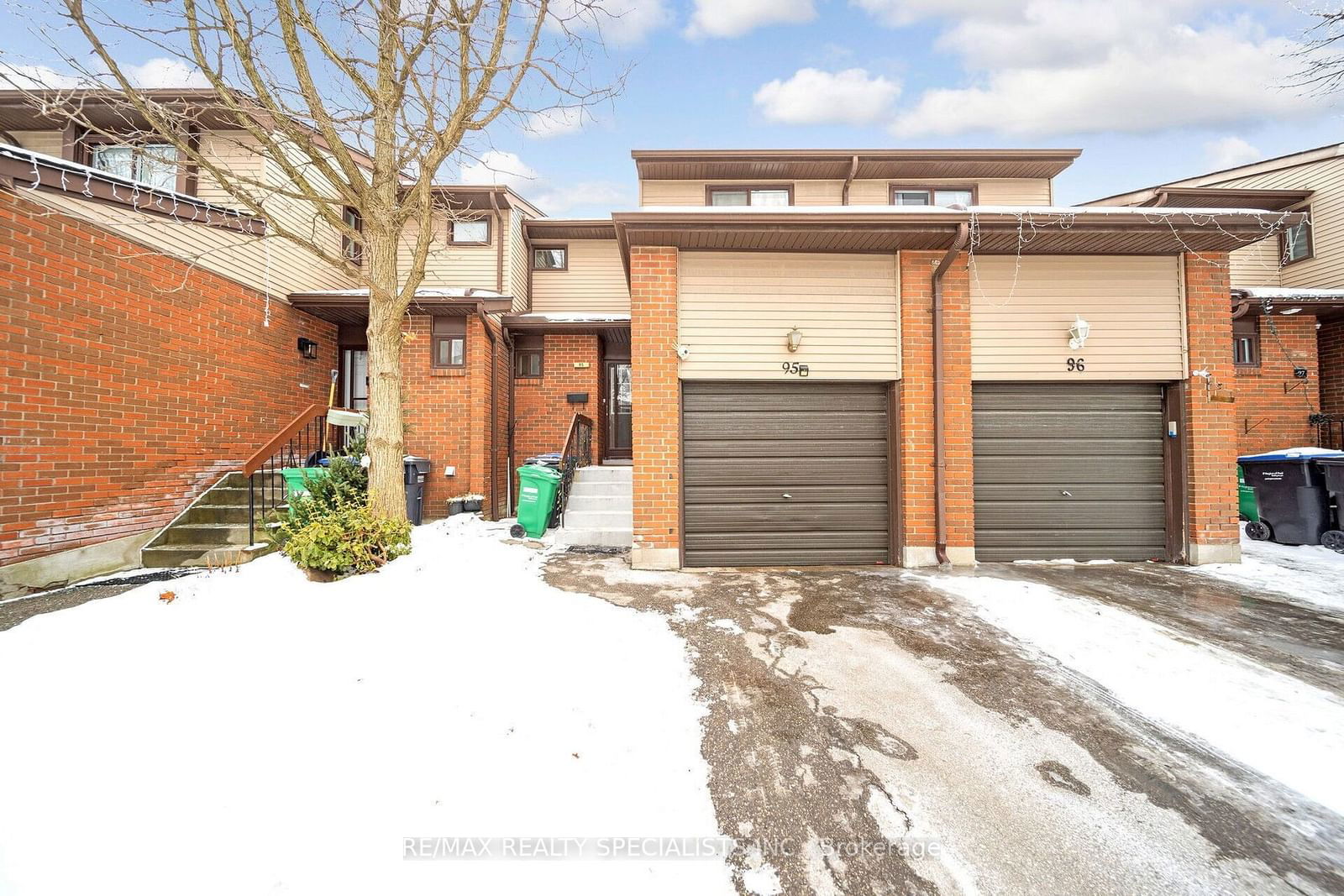 Townhouse for sale at 95 Carleton Place, Brampton, Bramalea West Industrial, L6T 3Z4 - MLS: W11965222