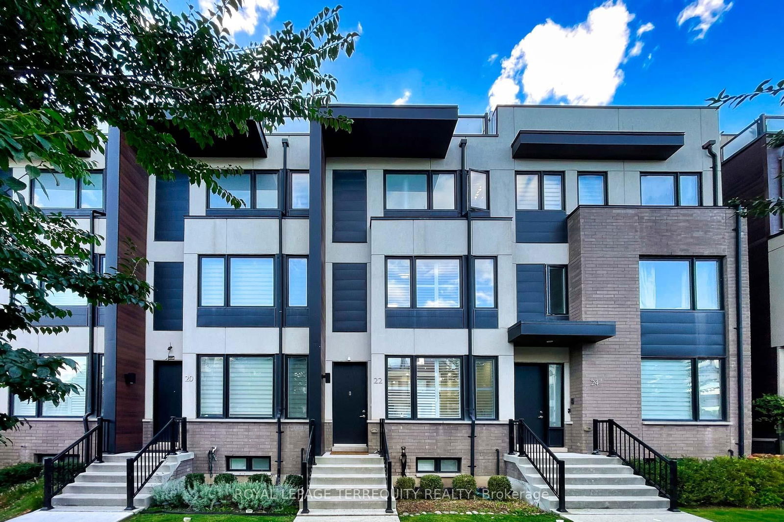 Townhouse for sale at 22 Caroline Carpenter Grve, Toronto, Downsview-Roding-CFB, M3K 0B1 - MLS: W11965358