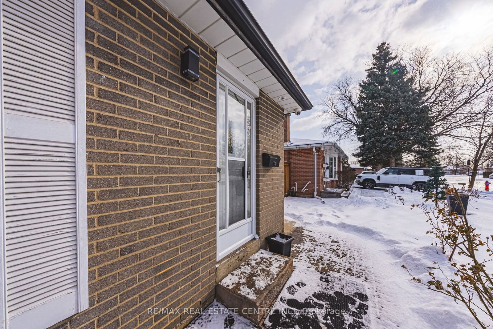 Detached House for sale at 14 Belmont Drive, Brampton, Avondale, L6T 2K3 - MLS: W11965411