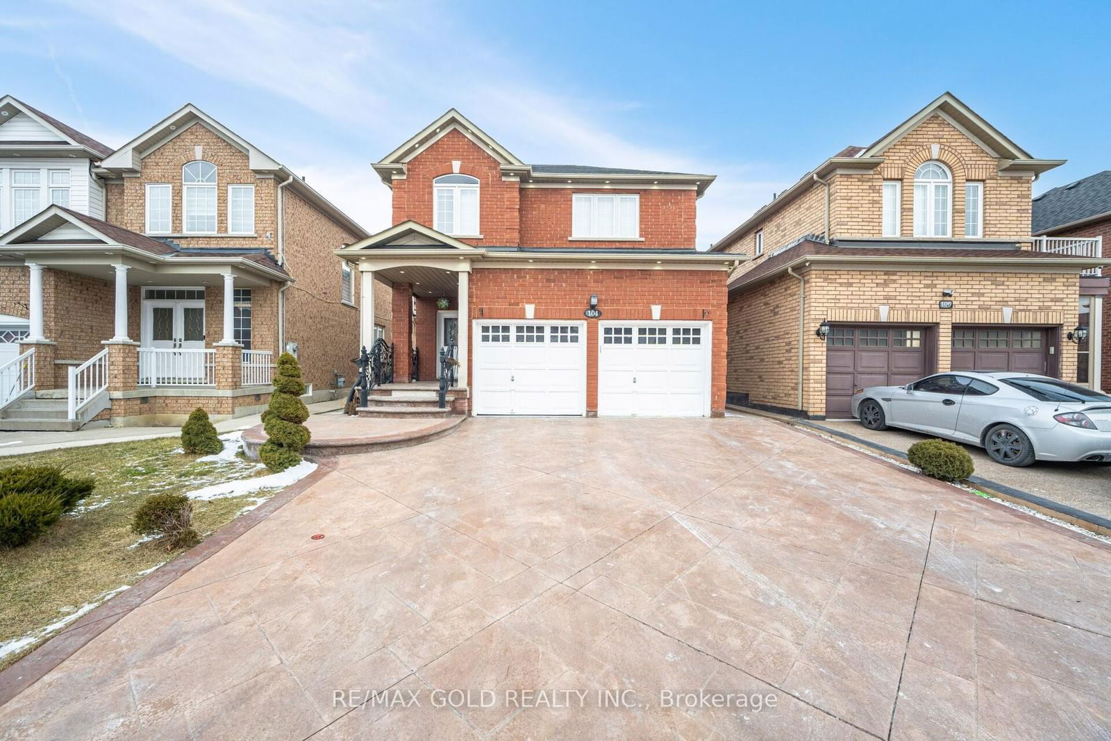 Detached House for sale at 104 Turquoise Crescent, Brampton, Bram East, L6P 0Z8 - MLS: W11965414