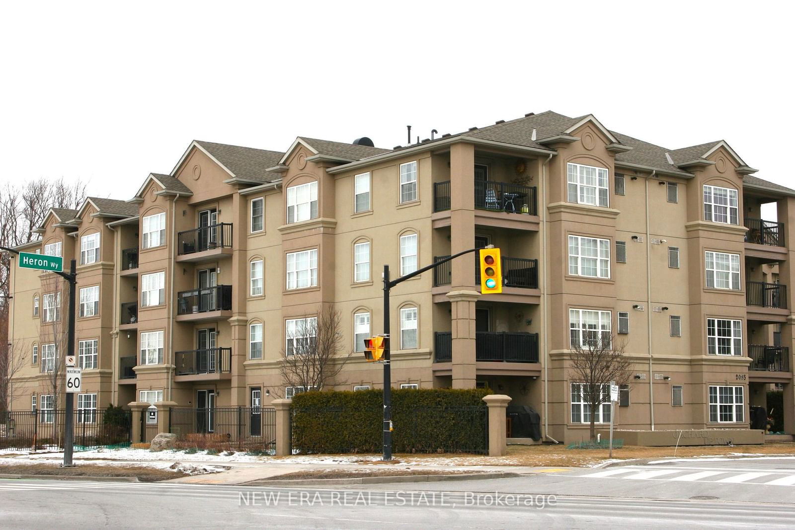 Condo for sale at 411-2085 Appleby Line, Burlington, Uptown, L7L 7H4 - MLS: W11965700