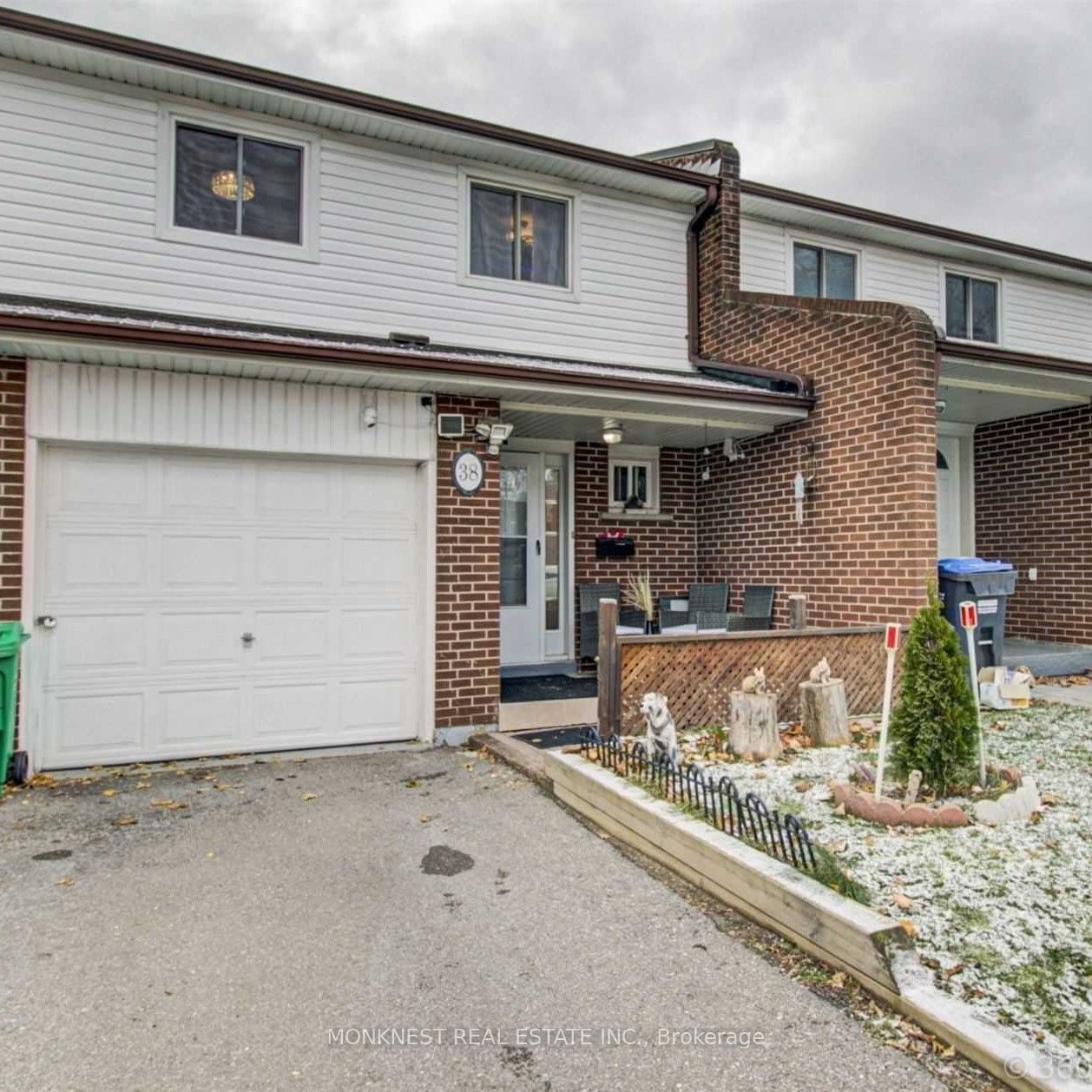 Townhouse for sale at 38-2380 Bromsgrove Road, Mississauga, Clarkson, L5J 4E6 - MLS: W11965840