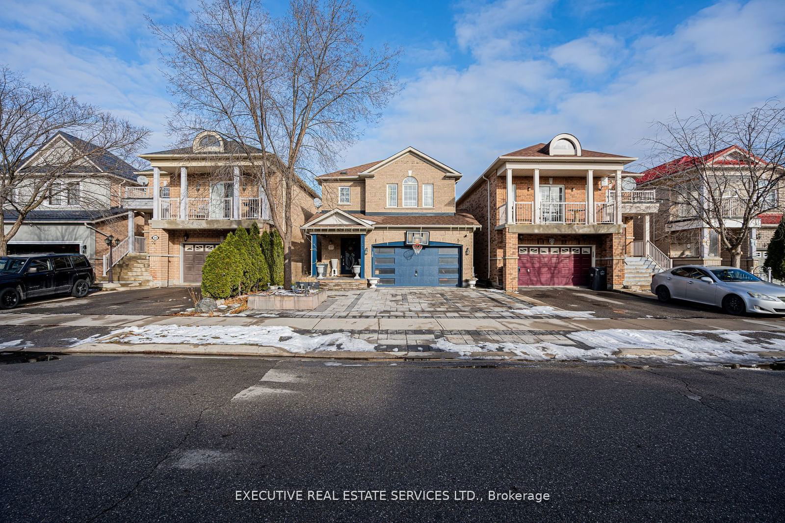 Detached House for sale at 27 Savita Road, Brampton, Fletcher's Meadow, L7A 3V1 - MLS: W11965918