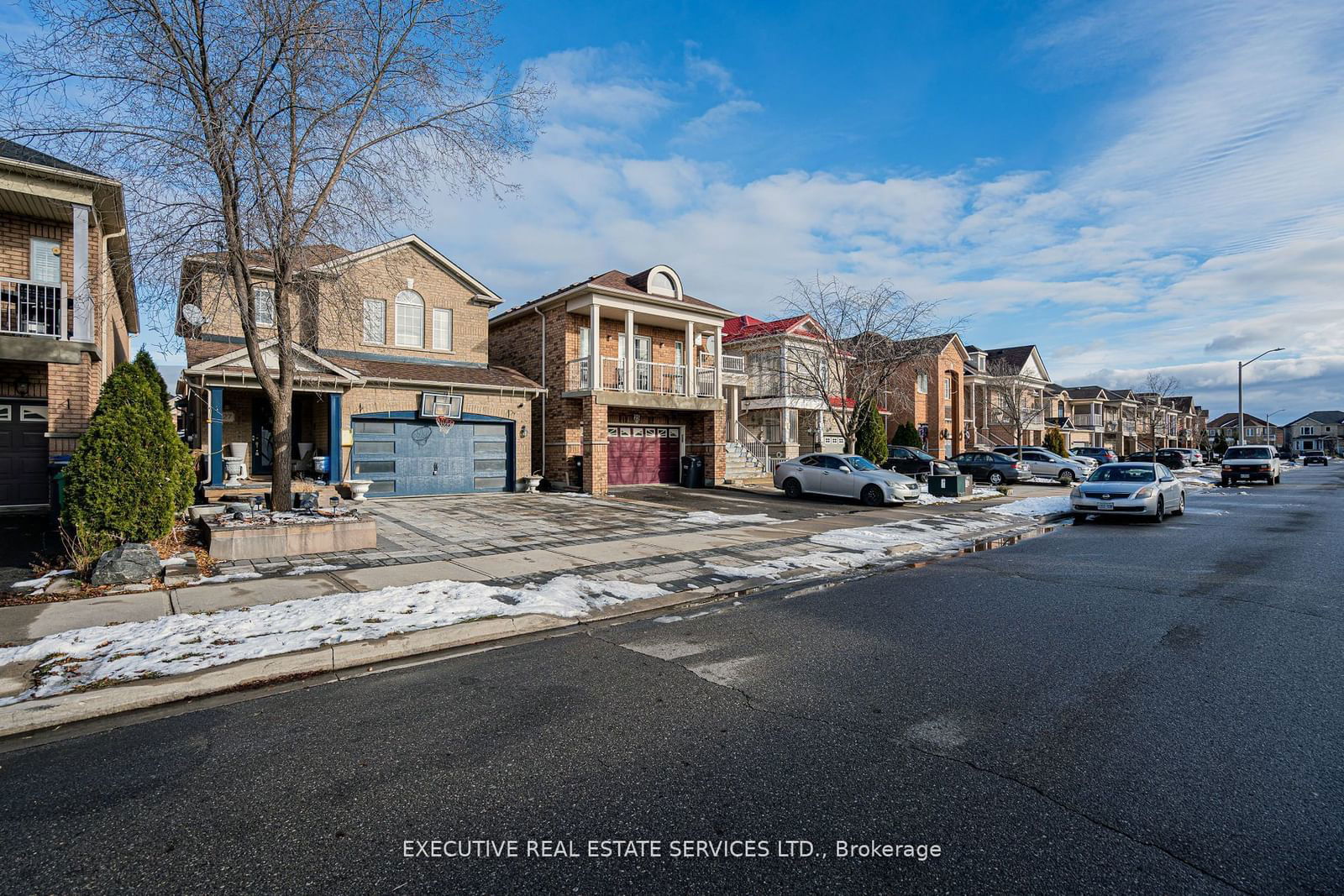 Detached House for sale at 27 Savita Road, Brampton, Fletcher's Meadow, L7A 3V1 - MLS: W11965918