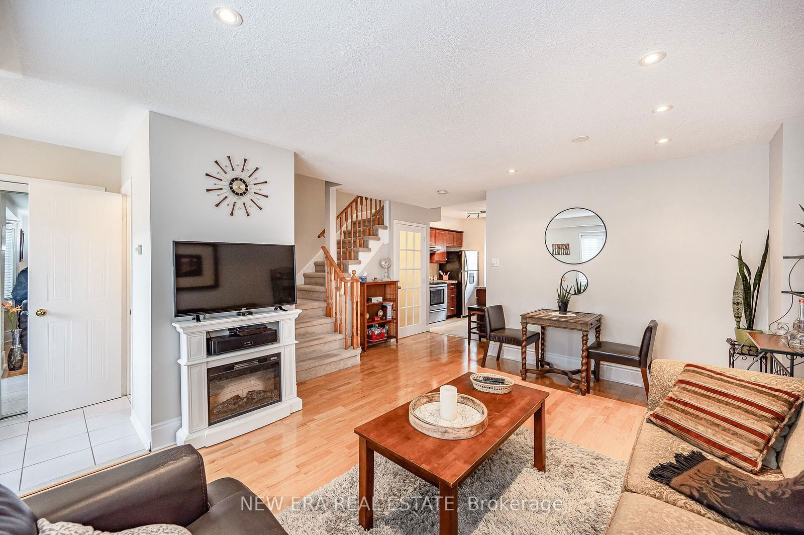 Townhouse for sale at 102 Glenashton Drive, Oakville, RO River Oaks, L6H 6G3 - MLS: W11966221