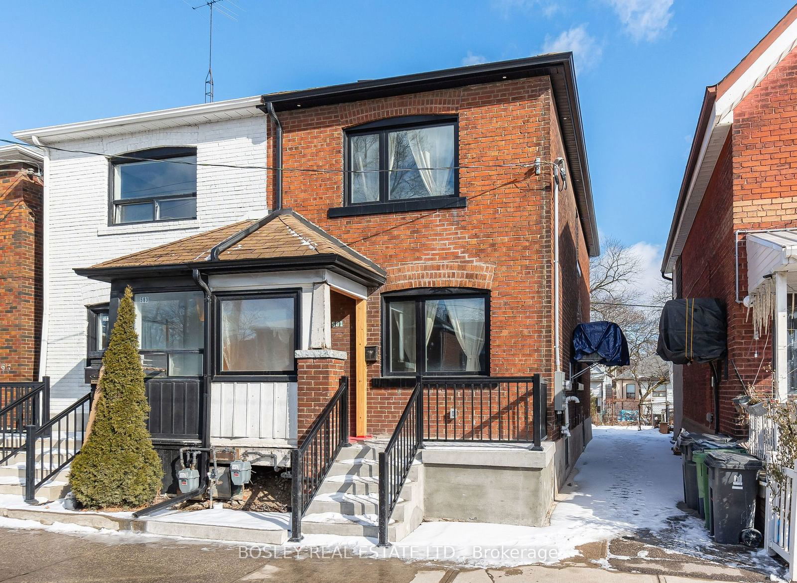 Semi-Detached House for lease at UPPER-581 Old Western Road, Toronto, Weston-Pellam Park, M6N 3B2 - MLS: W11966369