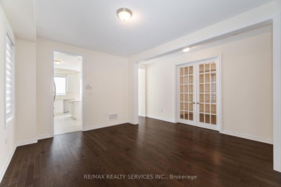 37 Royal Fern Crescent — more photos