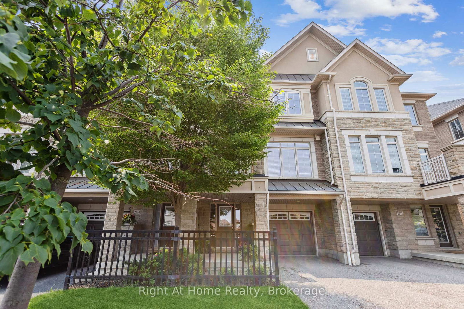 Townhouse leased at 2546 GRAND OAK Trail, Oakville, 1019 - WM Westmount, L6M 0S4 - MLS: W11966583