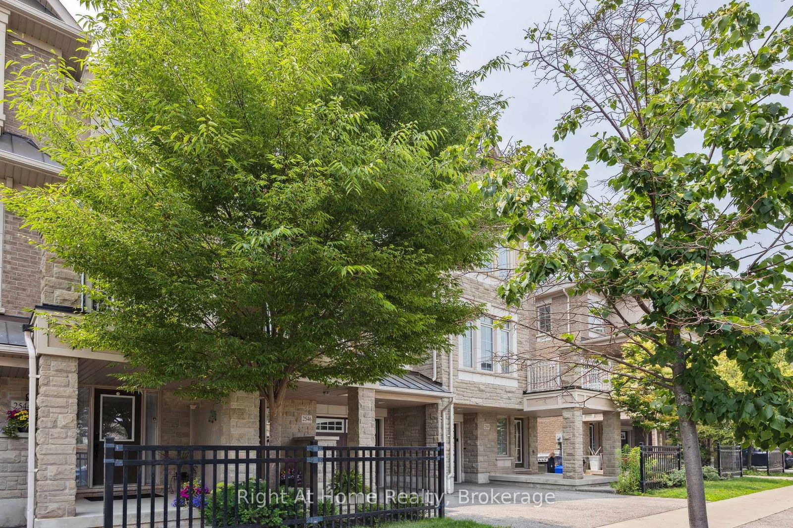 Townhouse leased at 2546 GRAND OAK Trail, Oakville, 1019 - WM Westmount, L6M 0S4 - MLS: W11966583