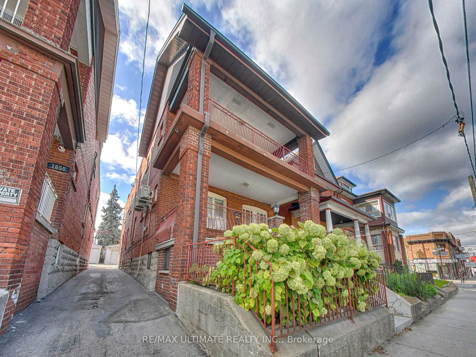 Building at 1652 Dufferin Street, Toronto, Corso Italia-Davenport