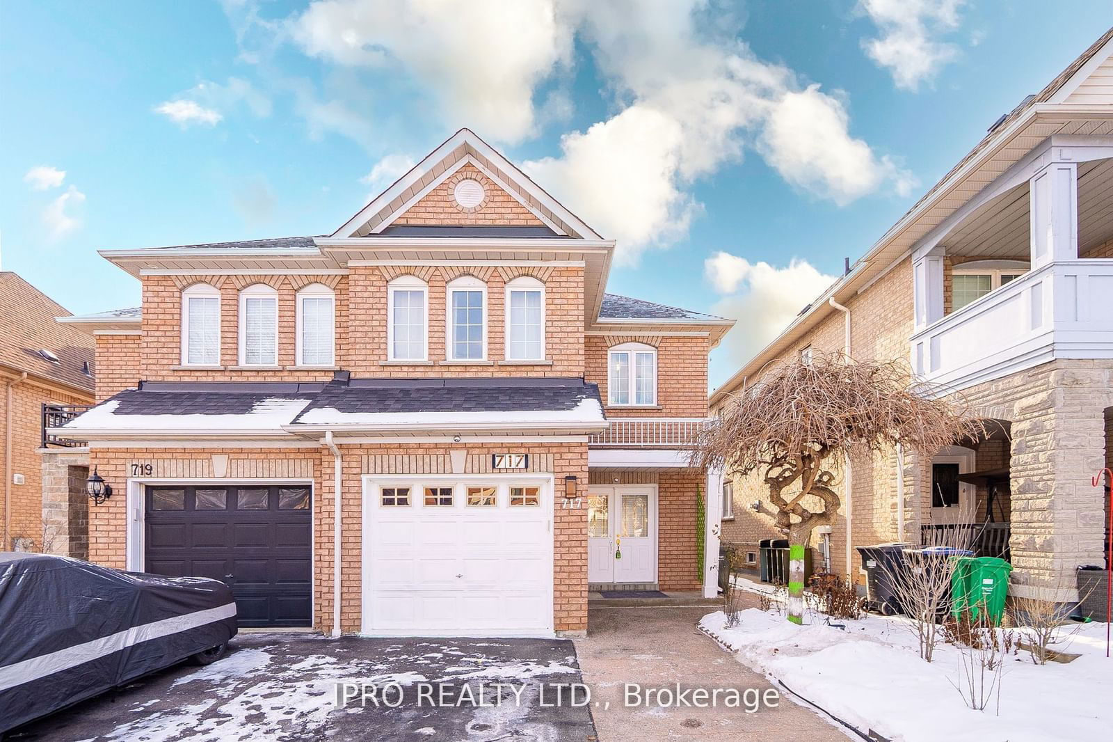 Semi-Detached House for sale at 717 Dolly Bird Lane, Mississauga, Meadowvale Village, L5W 1C7 - MLS: W11966865