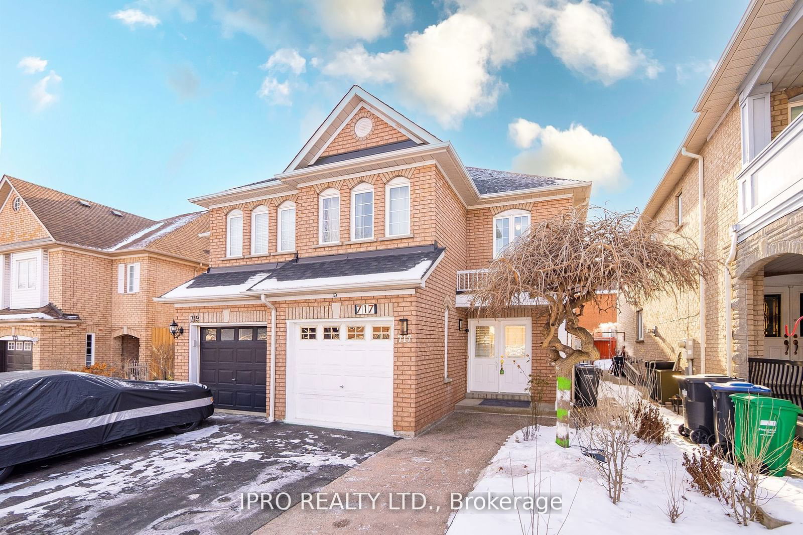 Semi-Detached House for sale at 717 Dolly Bird Lane, Mississauga, Meadowvale Village, L5W 1C7 - MLS: W11966865