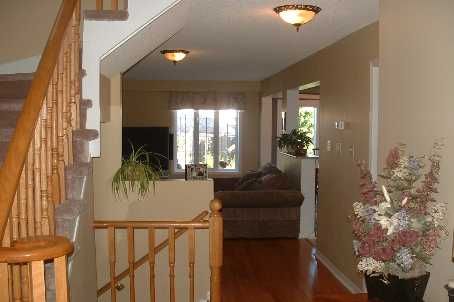 82 Twin Pines Cres, Brampton, L7A3T6 | Image 2