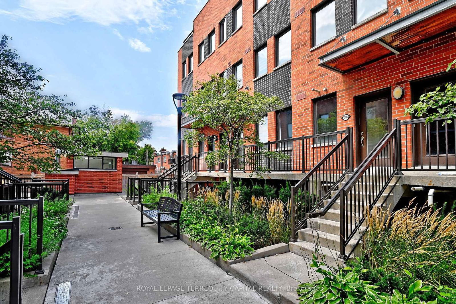 Townhouse for sale at 34-871 Wilson Avenue, Toronto, Downsview-Roding-CFB, M3K 1E6 - MLS: W11966952