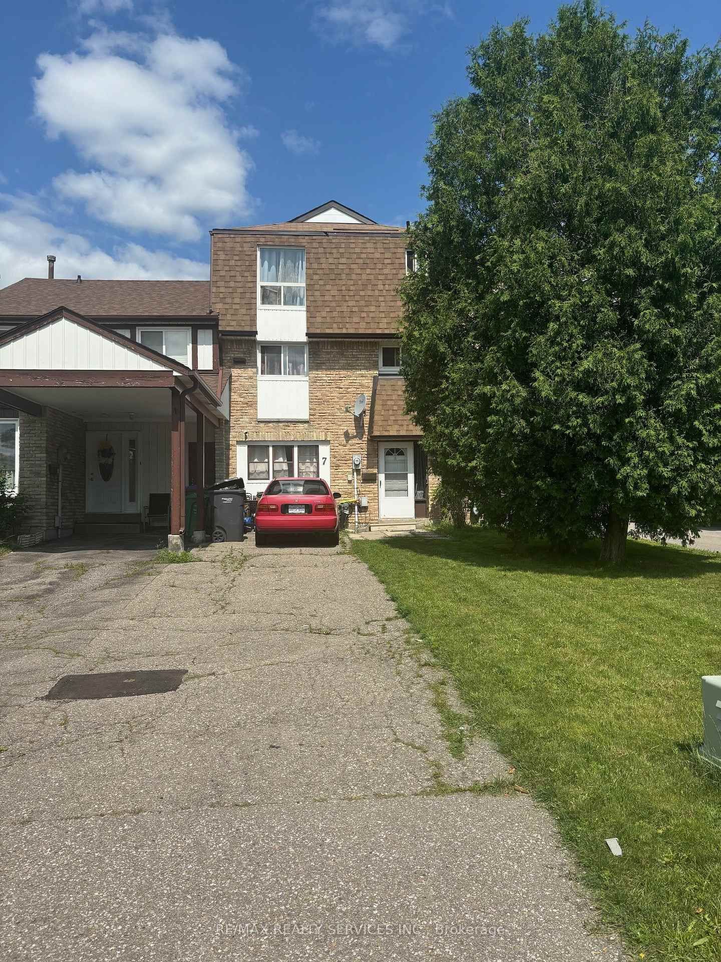 Townhouse for sale at 7 Fanshawe Drive, Brampton, Heart Lake West, L6Z 1A7 - MLS: W11967096