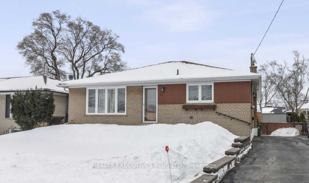 Detached House for sale at 31 Guiness Avenue, Toronto, West Humber-Clairville, M9W 3L1 - MLS: W11967260