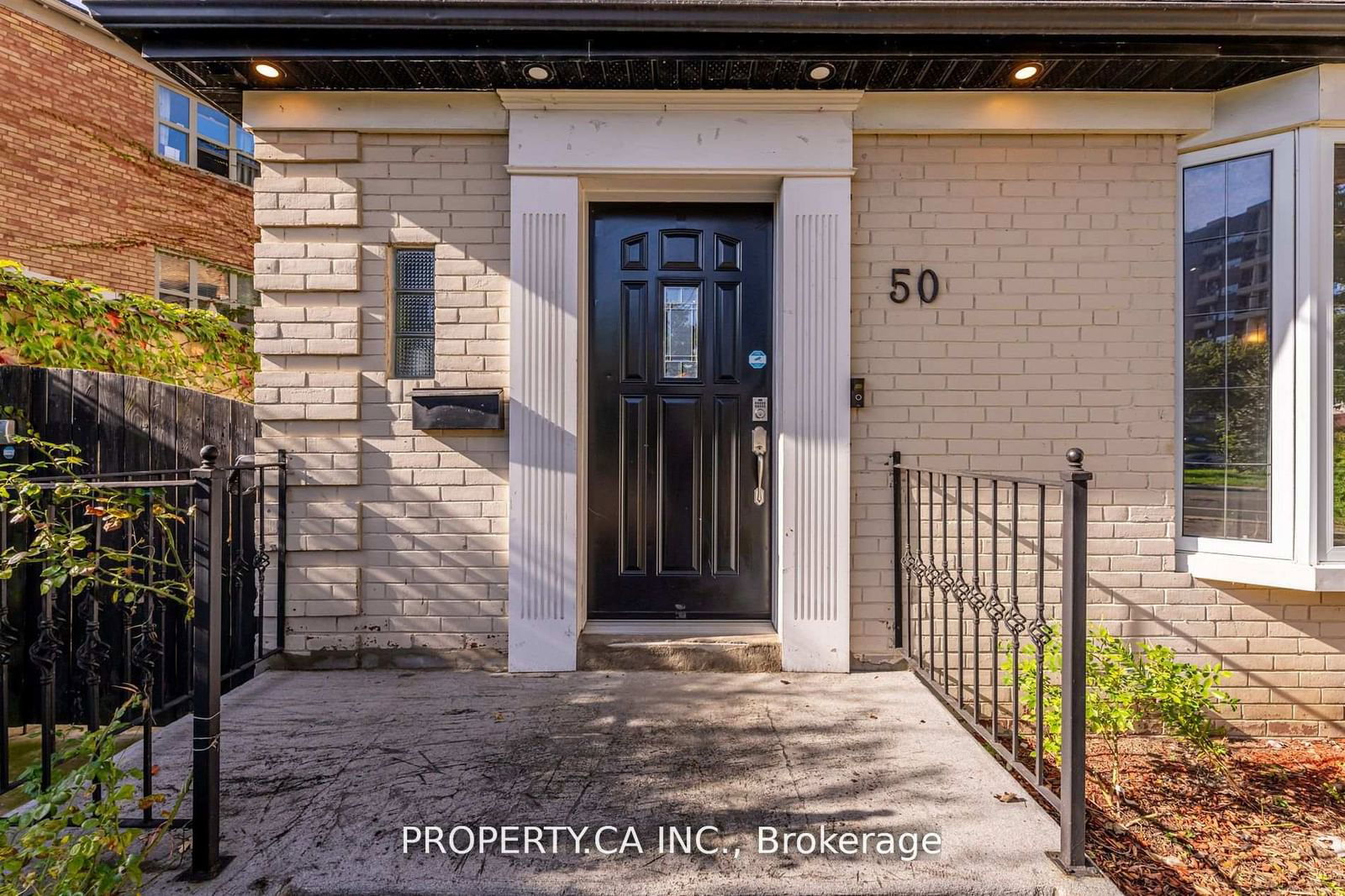 Detached House sold at 50 South Kingsway, Toronto, High Park-Swansea, M6S 3T3 - MLS: W11967556