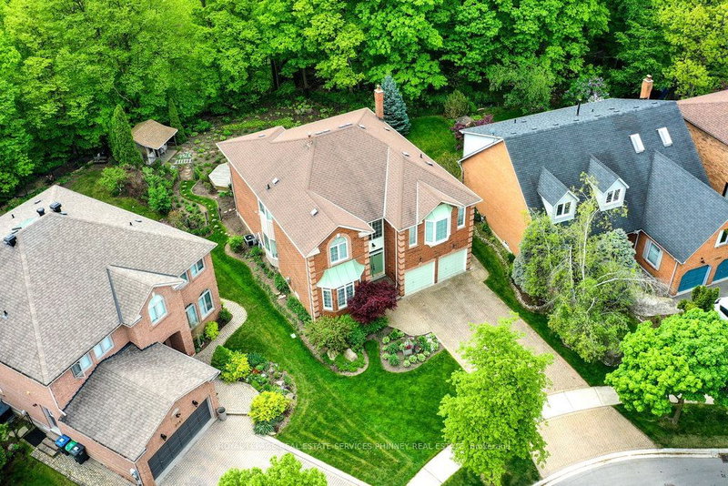 3952 Rolling Valley Dr, Mississauga, L5L 5V9 | Image 2