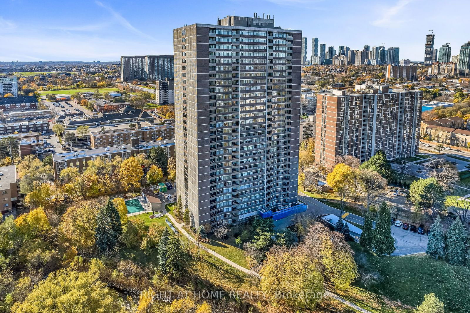 Condo sold at 308-3100 Kirwin Avenue, Mississauga, Cooksville, L5A 3S6 - MLS: W11968081