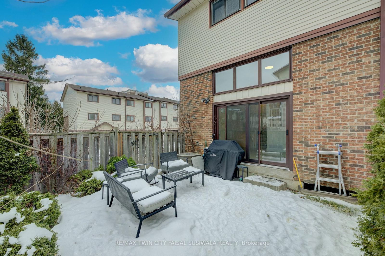 Townhouse for sale at 55 McCallum Court, Brampton, Queen Street Corridor, L6W 3M4 - MLS: W11968133