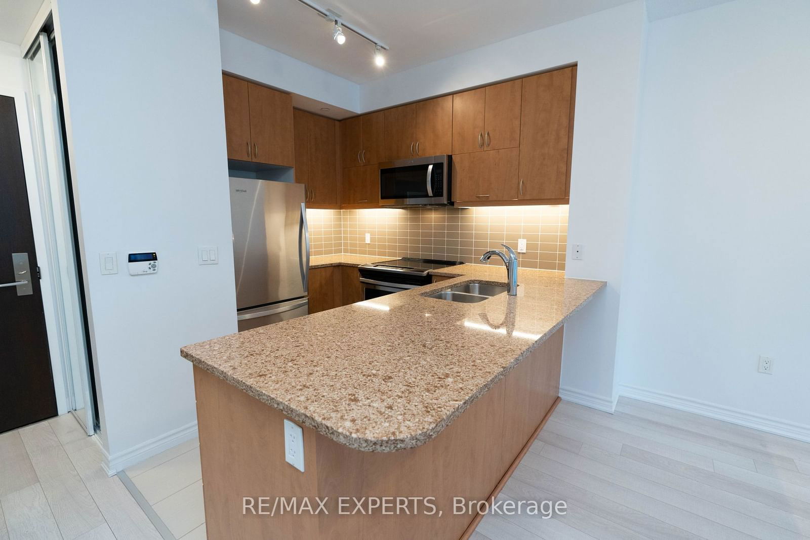 Condo for lease at 303-39 Annie Craig Drive, Toronto, Mimico, M8V 0C5 - MLS: W11968369