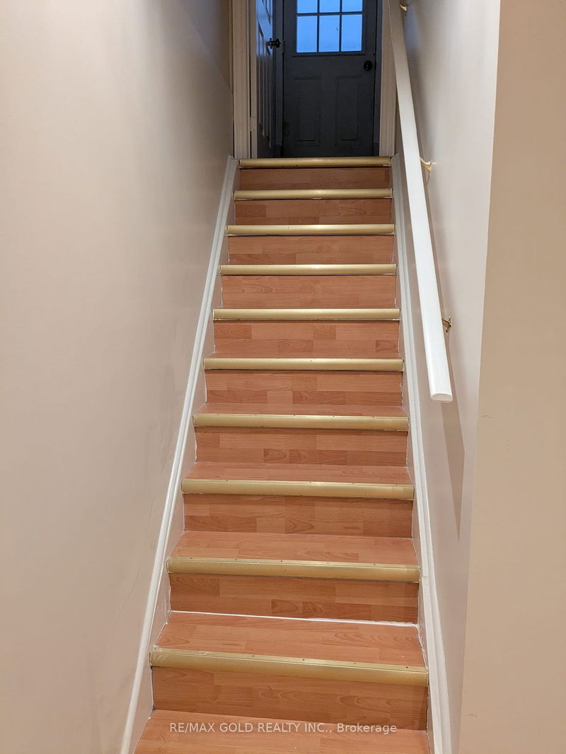 home for lease on Bsmt-5317 Hollypoint Avenue