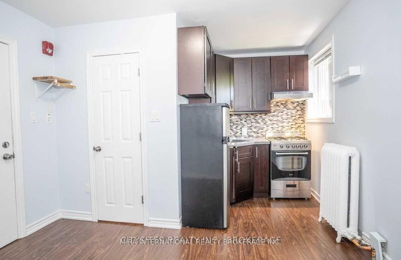 205 - 70 Melbourne Ave, Toronto, M6K 1K7 | Image 3