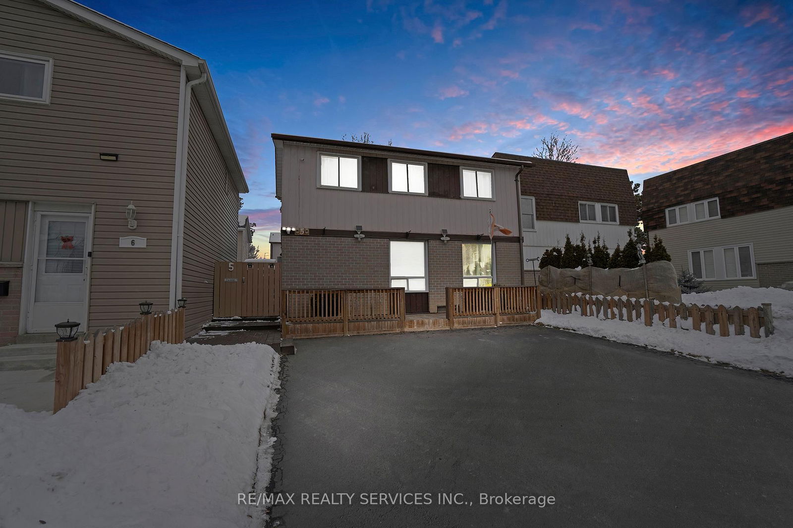 Building at 5 Hawkins Court, Brampton, Central Park