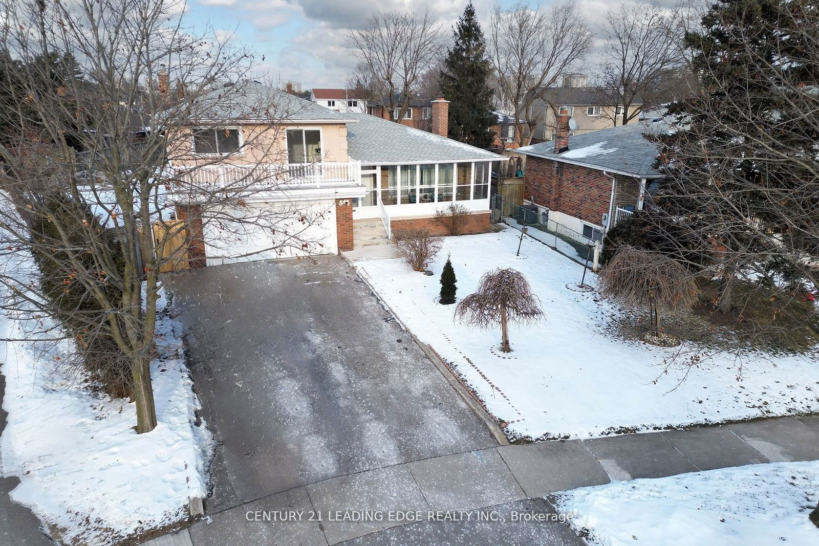 Detached House for sale at 3651 Broomhill Crescent, Mississauga, Applewood, L4Y 3N5 - MLS: W11968898