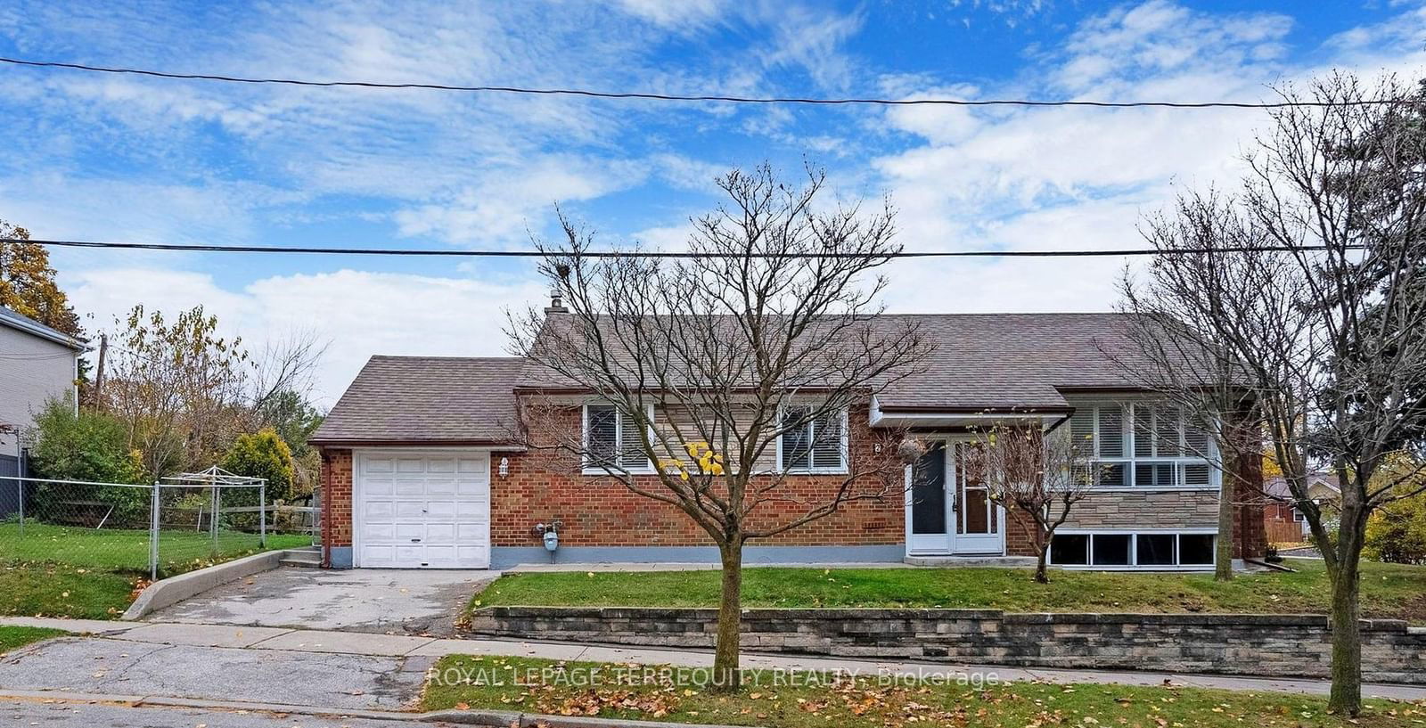 Building at 2 Garside Crescent, Toronto, Brookhaven-Amesbury