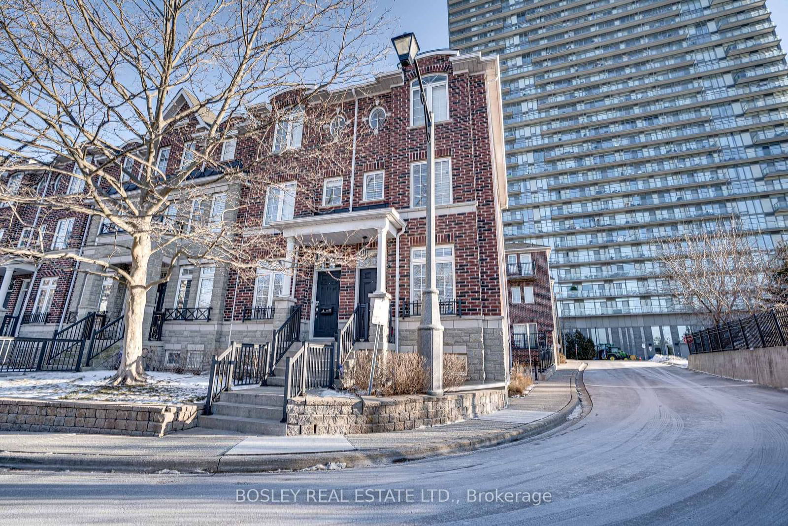 Townhouse sold at TH 94-117B The Queensway, Toronto, High Park-Swansea, M6S 5B7 - MLS: W11969169