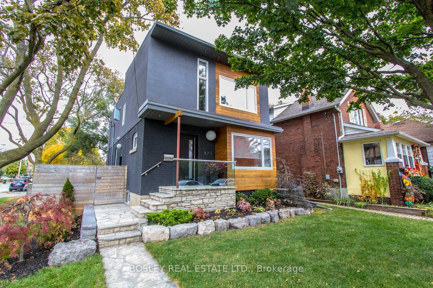 Detached House leased at 174 Lake Shore Drive, Toronto, New Toronto, M8V 2A6 - MLS: W11969181