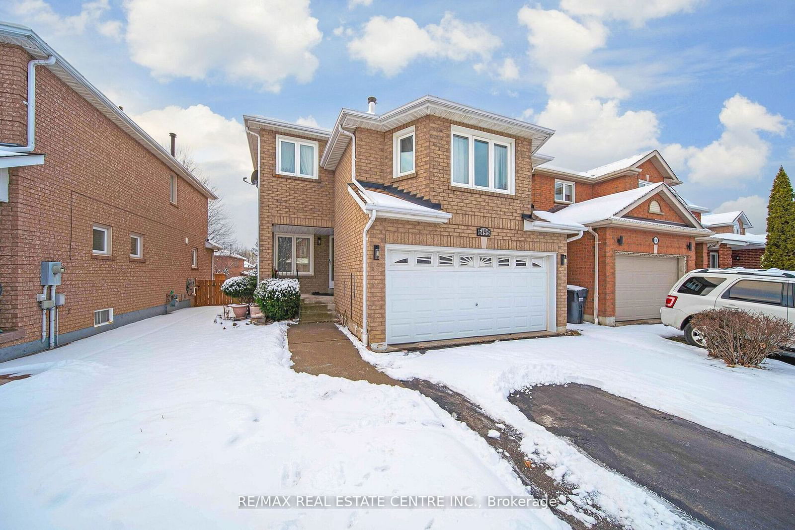 Detached House for sale at 6195 Ford Road, Mississauga, East Credit, L5V 1X2 - MLS: W11969256