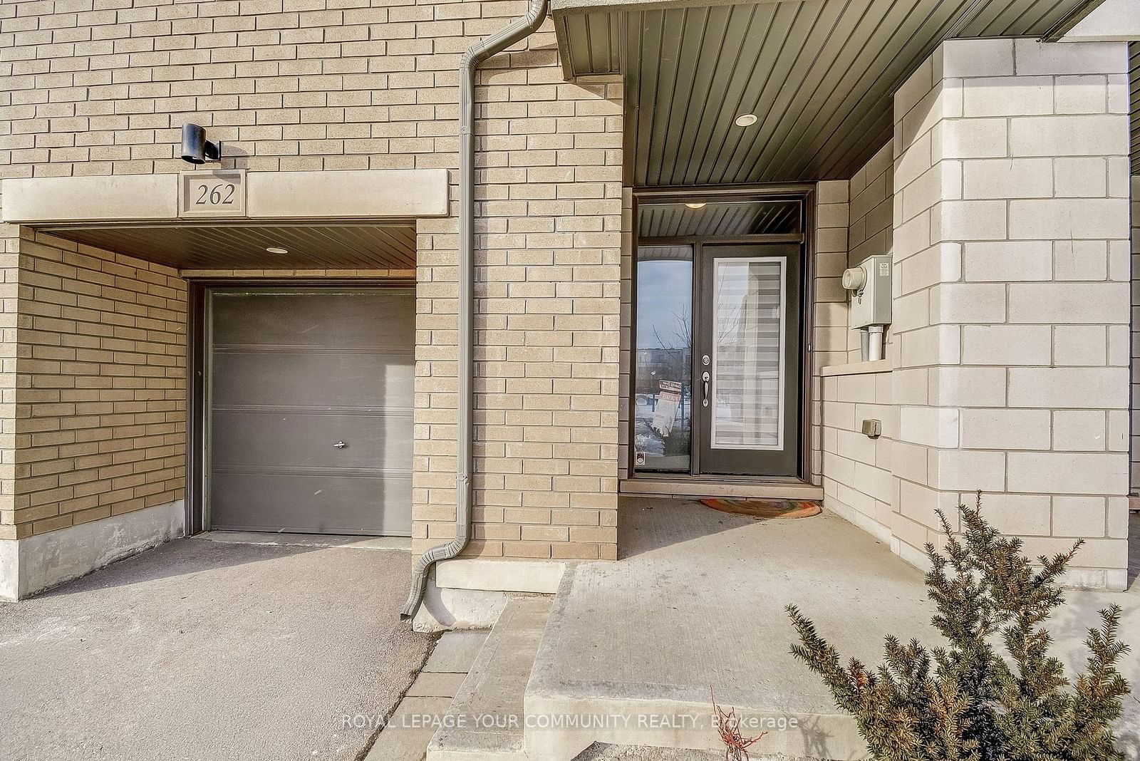 Townhouse sold at 262 Squire Crescent, Oakville, GO Glenorchy, L6H 0L8 - MLS: W11969300