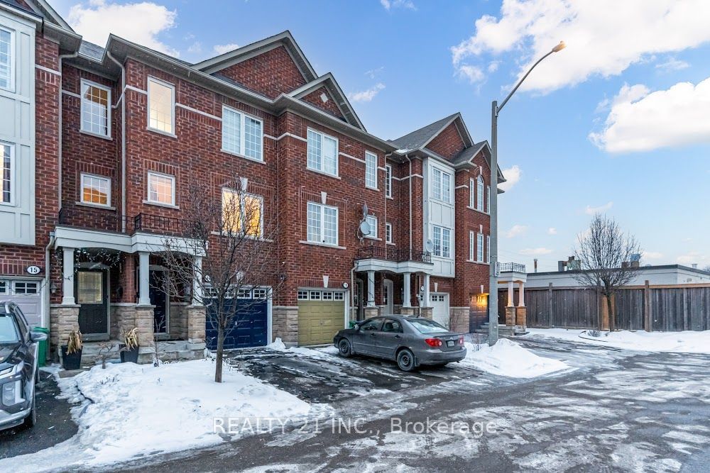 Townhouse for sale at 17 Rock Haven Lane, Brampton, Downtown Brampton, L6X 0H2 - MLS: W11969357